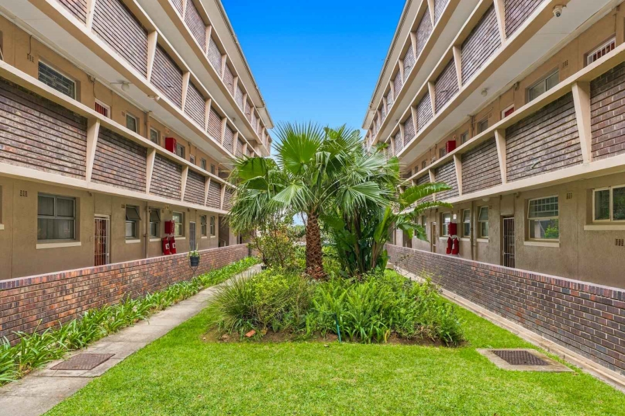 2 Bedroom Property for Sale in Green Point Western Cape